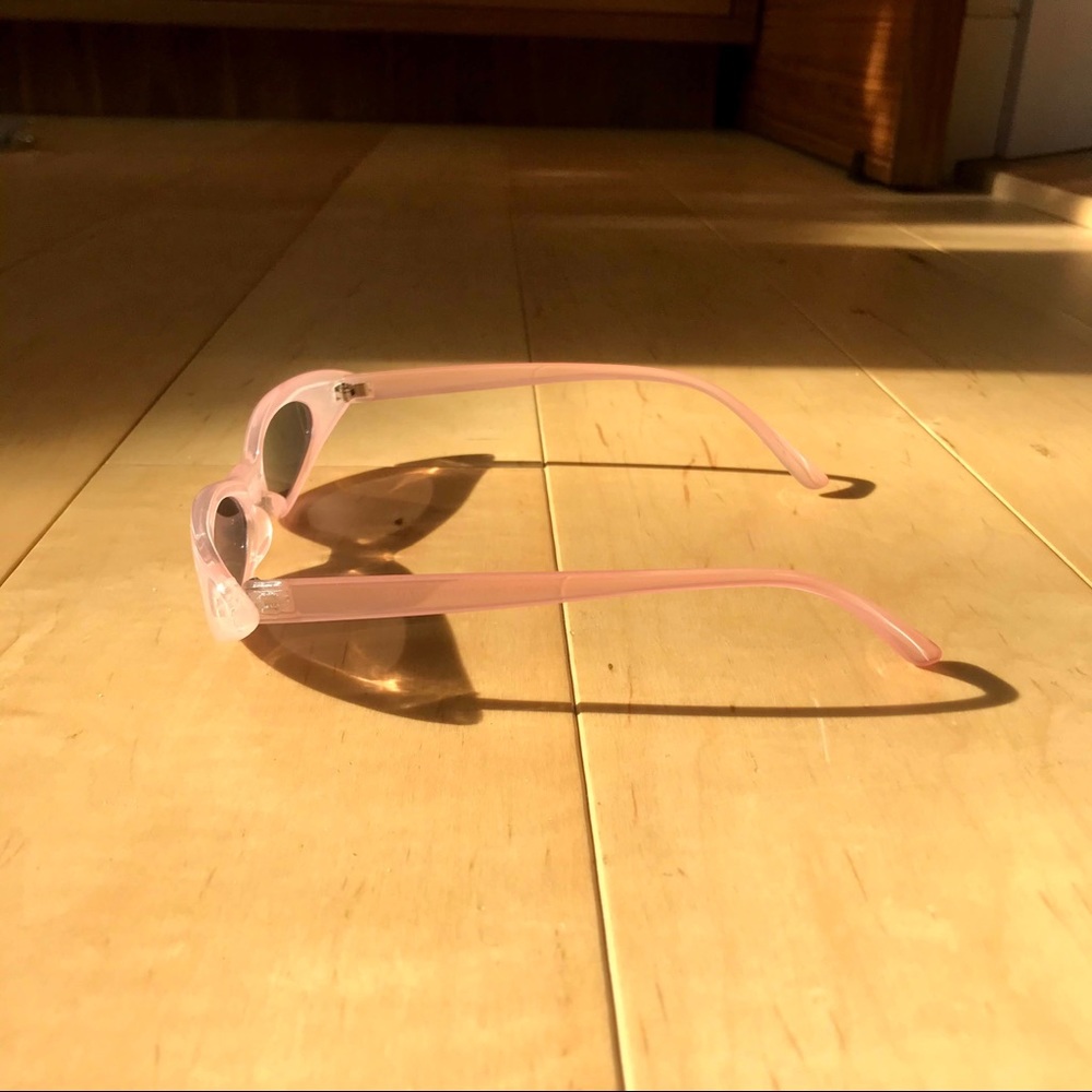 Cute soft pink sunglasses - Picture 4 of 4
